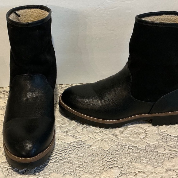 Nautical Women’s 6.5 BootsmBlack Leather Suede Chunky Heels Sherpa Lining Combat - Picture 1 of 11